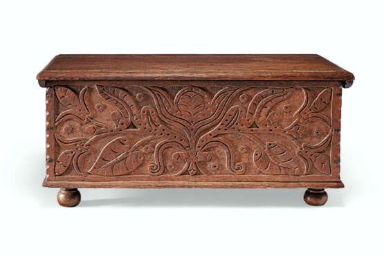 A CARVED AND PAINTED OAK BOX - фото 1