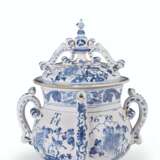 AN ENGLISH DELFT BLUE AND WHITE DATED AND INITIALED POSSET-P... - photo 1