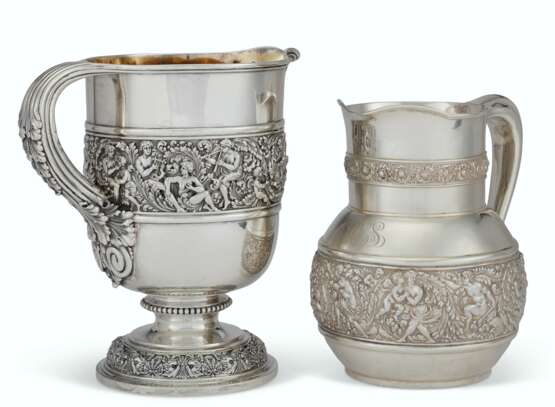 Tiffany & Co.. TWO SIMILAR AMERICAN SILVER WATER PITCHERS - фото 1