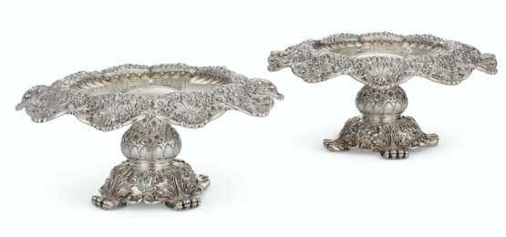 Tiffany & Co.. A PAIR OF AMERICAN SILVER AND PARCEL-GILT TAZZA - фото 1