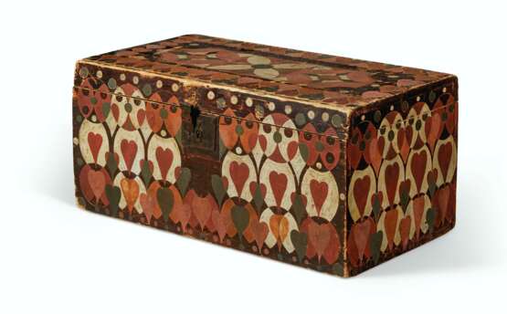 A COMPASS-DRAWN AND PAINT-DECORATED BOX - фото 2