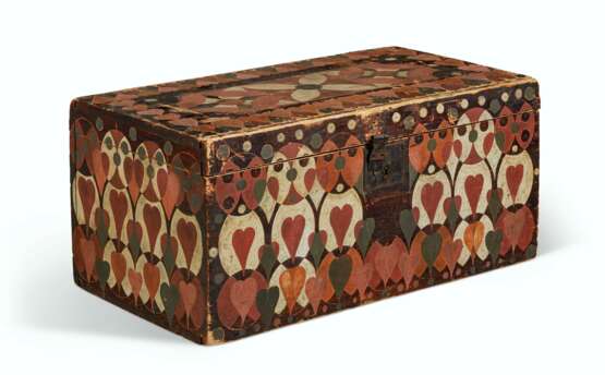 A COMPASS-DRAWN AND PAINT-DECORATED BOX - фото 3
