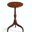 A FEDERAL EAGLE INLAID MAHOGANY TILT-TOP CANDLE STAND - Archives des enchères
