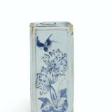AN ENGLISH DELFT BLUE AND WHITE BOOK-FORM HAND-WARMER - Foto 4