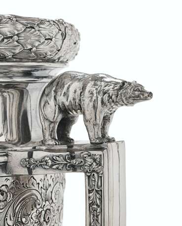 Reed & Barton. THE JULES E HEILNER TROPHY: A MONUMENTAL AMERICAN SILVER-PLA... - Foto 3
