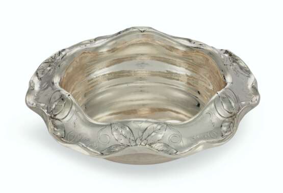 Gorham Manufacturing. AN AMERICAN SILVER SERVING BOWL - фото 1