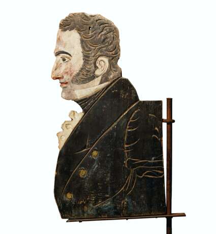 A CARVED AND PAINTED PINE TRADE SIGN OF A GENTLEMAN - Foto 2