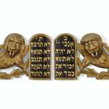 A PAIR OF CARVED AND PAINTED PINE LIONS WITH DECALOGUE - photo 1