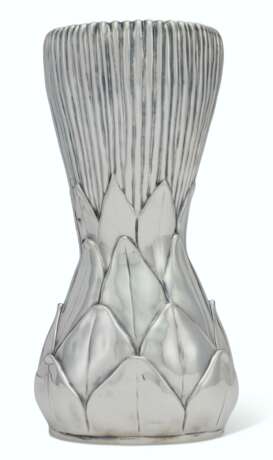 Tiffany & Co.. AN AMERICAN SILVER FIGURAL VASE - photo 1