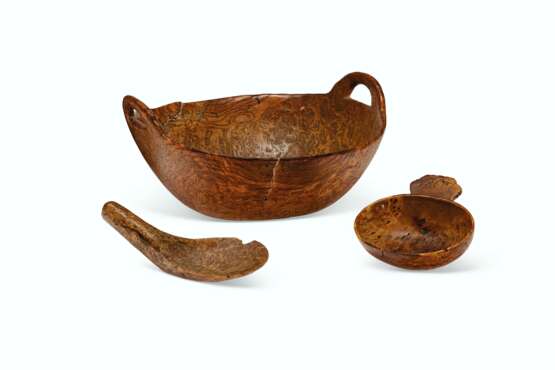 A GROUP OF CARVED BURLWOOD TABLEWARE - photo 1