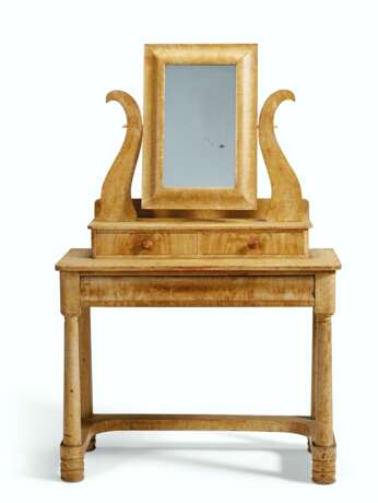 A GRAIN-PAINTED PINE DRESSING TABLE WITH LYRE-FORM MIRROR HO... - Foto 1