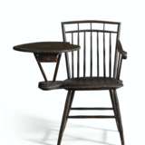 A PAINTED AND BAMBOO TURNED WOOD WRITING-ARM WINDSOR CHAIR - Foto 1