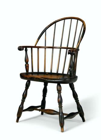 A TURNED AND PAINTED SACK-BACK WINDSOR ARMCHAIR - photo 2