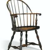 A TURNED AND PAINTED SACK-BACK WINDSOR ARMCHAIR - photo 3