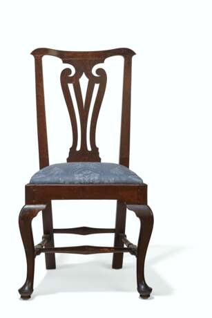 A CHIPPENDALE CARVED WALNUT SIDE CHAIR - Foto 1