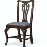 A CHIPPENDALE CARVED WALNUT SIDE CHAIR - фото 2