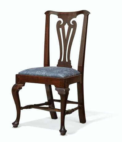 A CHIPPENDALE CARVED WALNUT SIDE CHAIR - photo 2