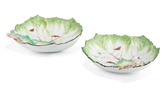A PAIR OF BERLIN PORCELAIN LEAF-SHAPED DISHES - Foto 1
