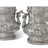 A PAIR OF GERMAN SILVER WINE COOLERS - фото 1