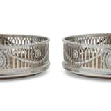 Hennell, Robert. A PAIR OF GEORGE III SILVER WINE COASTERS - photo 1