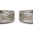 A PAIR OF GEORGE III SILVER WINE COASTERS - Auktionsarchiv