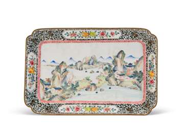 A CHINESE PAINTED ENAMEL RECTANGULAR TRAY