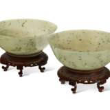 A PAIR OF CHINESE SPINACH GREEN JADE BOWLS - фото 1