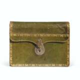 AN EMPIRE GREEN AND GILT-TOOLED LEATHER DOCUMENT CASE - Foto 1