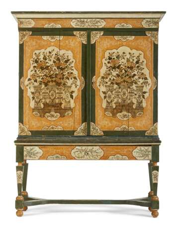 A NORTH EUROPEAN POLYCHROME-PAINTED CABINET-ON-STAND - фото 1