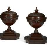 A PAIR OF GEORGE III STYLE MAHOGANY URNS AND COVERS - photo 1