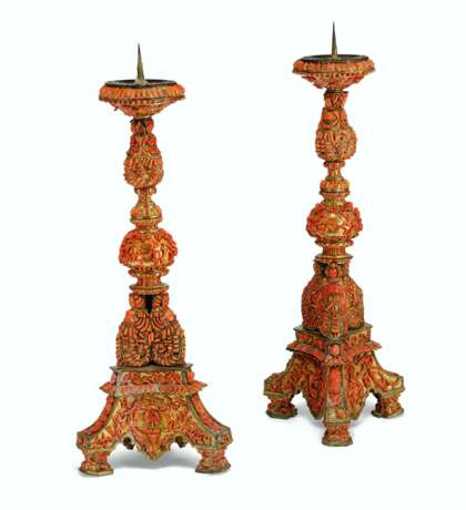 A PAIR OF ITALIAN (TRAPANI) GILT-COPPER AND CORAL-MOUNTED PR... - фото 1