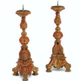 A PAIR OF ITALIAN (TRAPANI) GILT-COPPER AND CORAL-MOUNTED PR... - фото 2