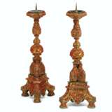 A PAIR OF ITALIAN (TRAPANI) GILT-COPPER AND CORAL-MOUNTED PR... - photo 4