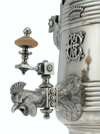 A RUSSIAN EIGHT-PIECE PARCEL-GILT SILVER TEA AND COFFEE SERV... - photo 2