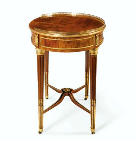 A RUSSIAN ORMOLU-MOUNTED MAHOGANY OCCASIONAL TABLE - photo 3