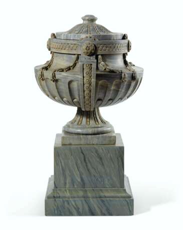 A LOUIS XVI STYLE ST ANNE MARBLE URN AND COVER - photo 3