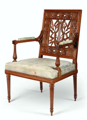 A LATE LOUIS XVI SOLID MAHOGANY FAUTEUIL - Foto 2
