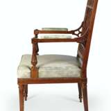 A LATE LOUIS XVI SOLID MAHOGANY FAUTEUIL - Foto 3