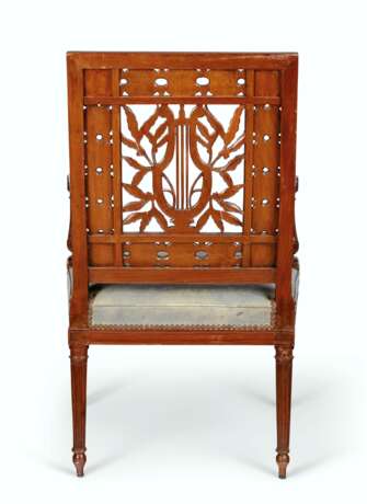 A LATE LOUIS XVI SOLID MAHOGANY FAUTEUIL - Foto 4