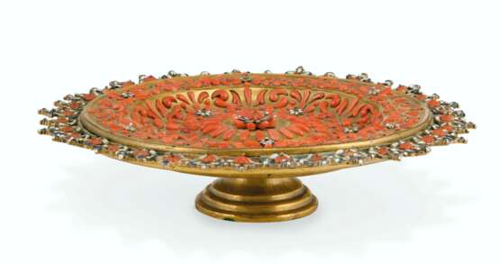 AN ITALIAN (TRAPANI) GILT-COPPER, WHITE AND BLUE ENAMEL AND ... - photo 2