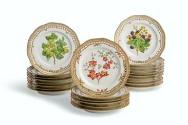 TWENTY-FOUR ROYAL COPENHAGEN PORCELAIN 'FLORA DANICA' RETICU...