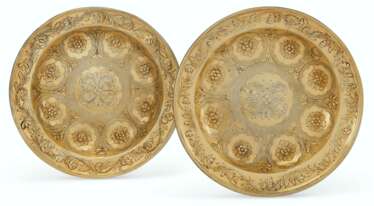 A PAIR OF GERMAN SILVER-GILT SIDEBOARD DISHES