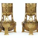 A PAIR OF FRENCH ORMOLU AND BRONZE BRÛLE PARFUMS - фото 3
