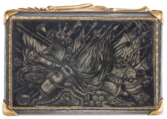 A RUSSIAN GOLD-MOUNTED SILVER AND NIELLO SNUFF BOX - фото 3