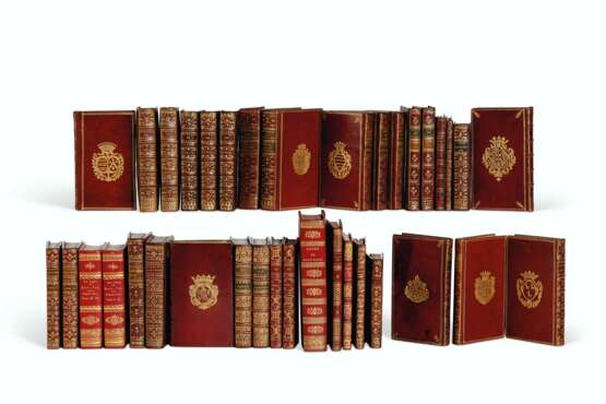 ARMORIAL BINDINGS – a group of 25 works in red morocco armor... - photo 1