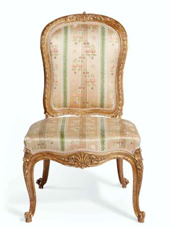 Chippendale, Thomas. A PAIR OF GEORGE III GILTWOOD SIDE CHAIRS - Foto 4