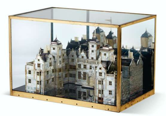 A LATE VICTORIAN MOTHER-OF-PEARL MODEL OF ASTON HALL, BIRMIN... - Foto 2