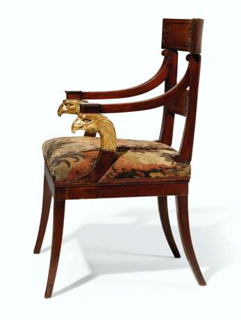 A PAIR OF NORTH EUROPEAN MAHOGANY AND PARCEL-GILT ARMCHAIRS ... - photo 4