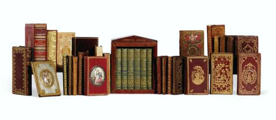 MINIATURE BOOKS – a group of 27 miniature books on various s... - фото 1