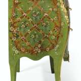 Jansen, Maison. A FRENCH ORMOLU-MOUNTED GREEN AND POLYCHROME-PAINTED VERNIS ... - photo 4